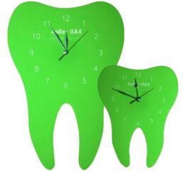 Hodiny ve tvaru zubu, zelené XL