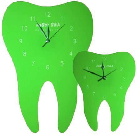 Hodiny ve tvaru zubu, zelené XL
