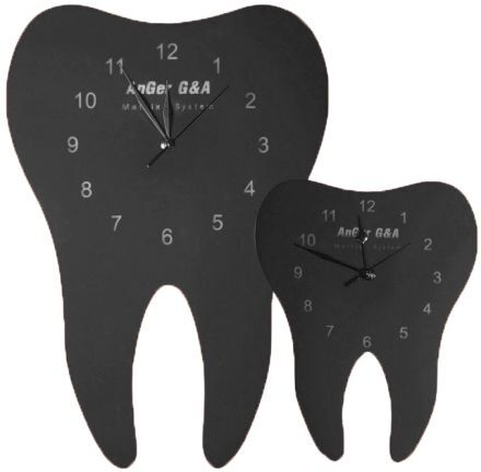 Hodiny ve tvaru zubu, černé XL