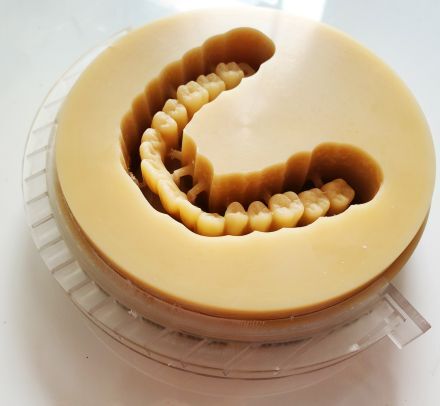 Aidite AMD-500 plastový držák